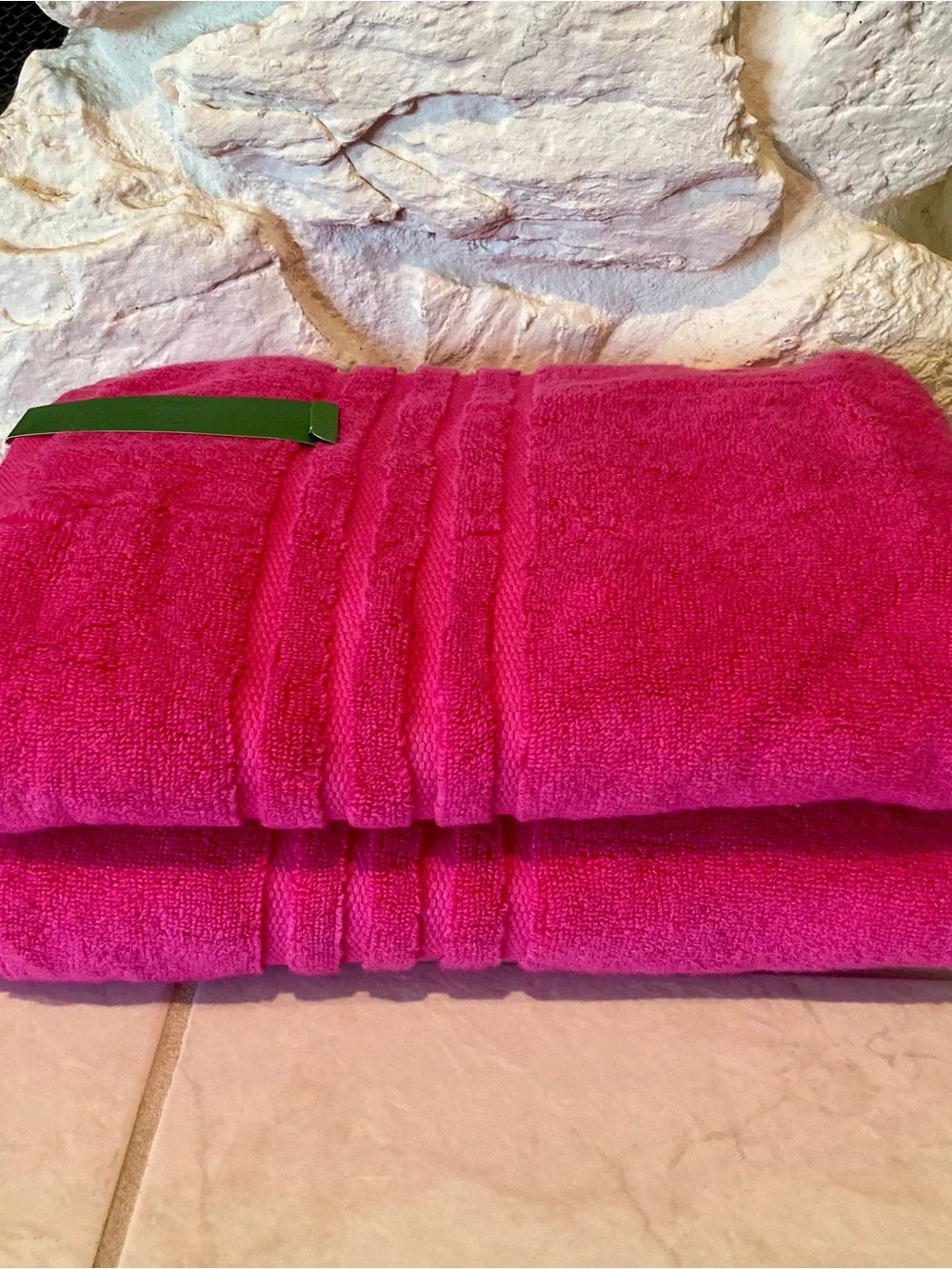 NEW kate spade Bright Fuchsia Bath Towel- set of 2